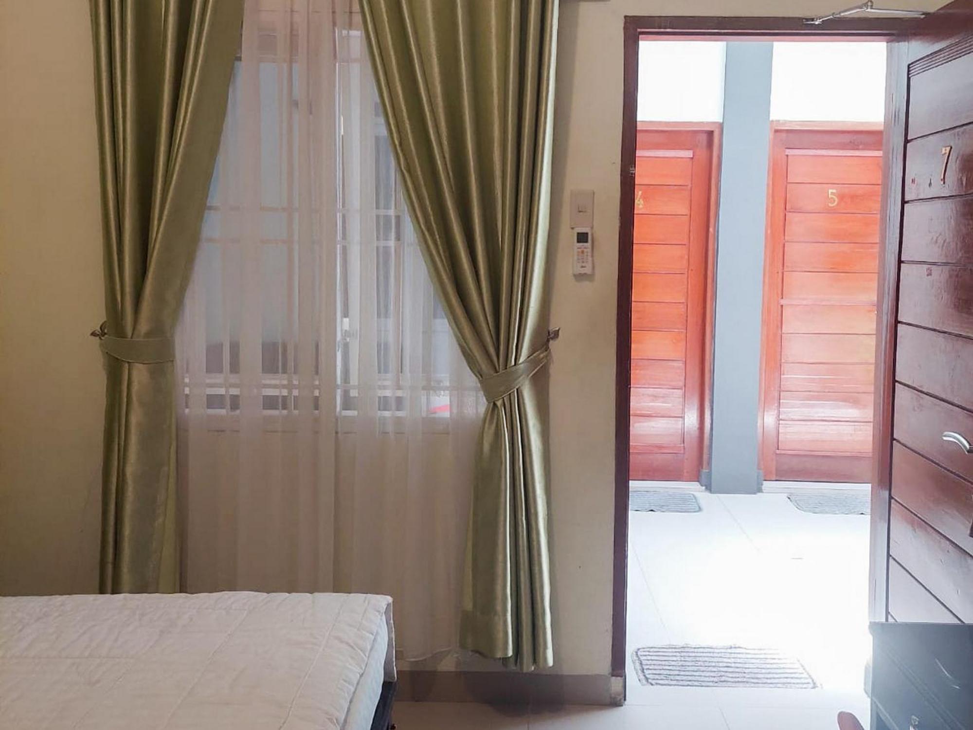 Готель Reddoorz Near Pantai Pandan Sibolga 2 Halangan Екстер'єр фото